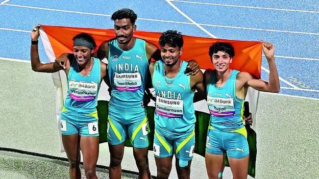 భారత రిలే జట్లకు స్వర్ణాలు