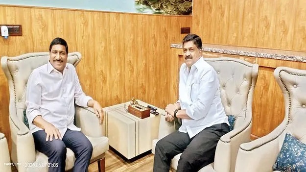 పయ్యావులతో మంత్రి బీసీ భేటీ 