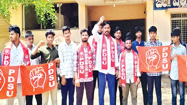 కళాశాలలపై చర్యలు తీసుకోవాలి 