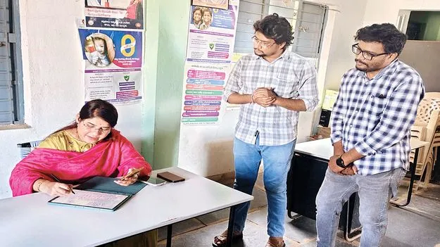 సచివాలయ సిబ్బందిపై కలెక్టర్‌ ఆగ్రహం