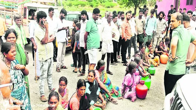 WATER: తాగునీటి కోసం రాస్తారోకో