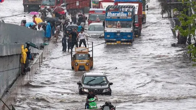 ముంబైలో వర్షబీభత్సం
