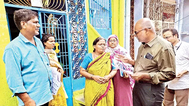 ఫారాలను బీఎల్‌వోలకు అందించాలి