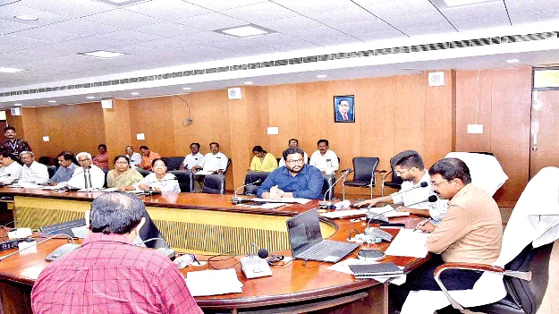 గడువులోగా భూసేకరణ పూర్తిచేయాలి