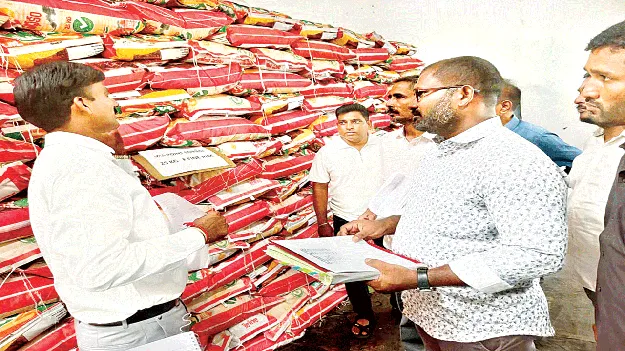 పేదరికంతో చదువుకు దూరం కాకూడదు