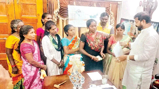  కోళ్లఫారం తొలగించాలని వినతి