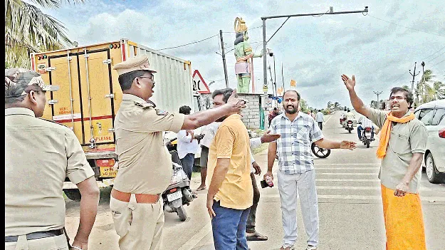 ముత్యాలపల్లిలో ఆక్రమణల తొలగింపు యత్నం 