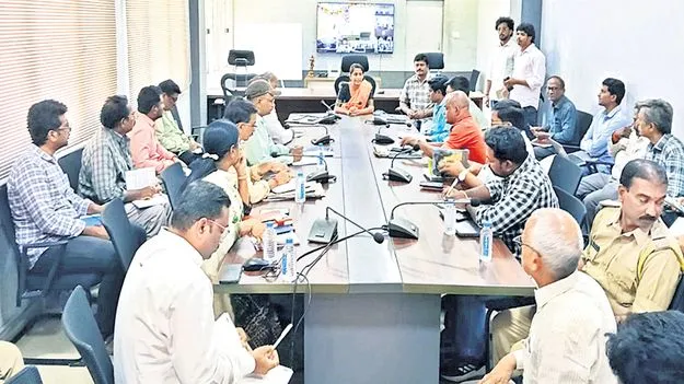ప్రజల చెంతకు పాలన చేరేలా కృషి