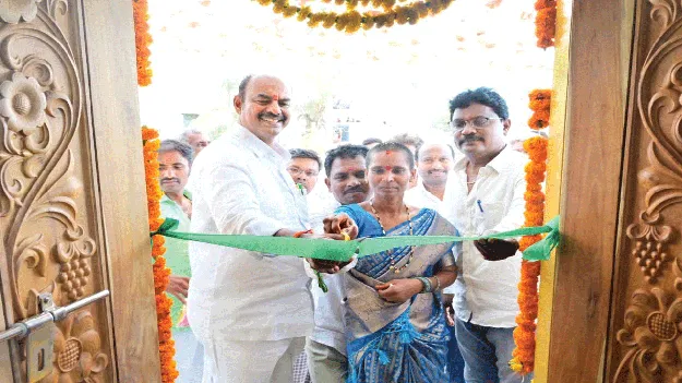 అన్ని వసతులతో ఇళ్లు నిర్మించుకోవాలి