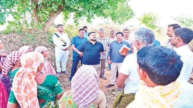 కూలీలకు ఉపాధి హామీ పనులు కల్పించాలి