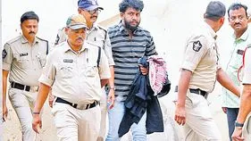 నిషిద్ధ భావాలకు ప్రశ్న రావణ్‌ బాసట