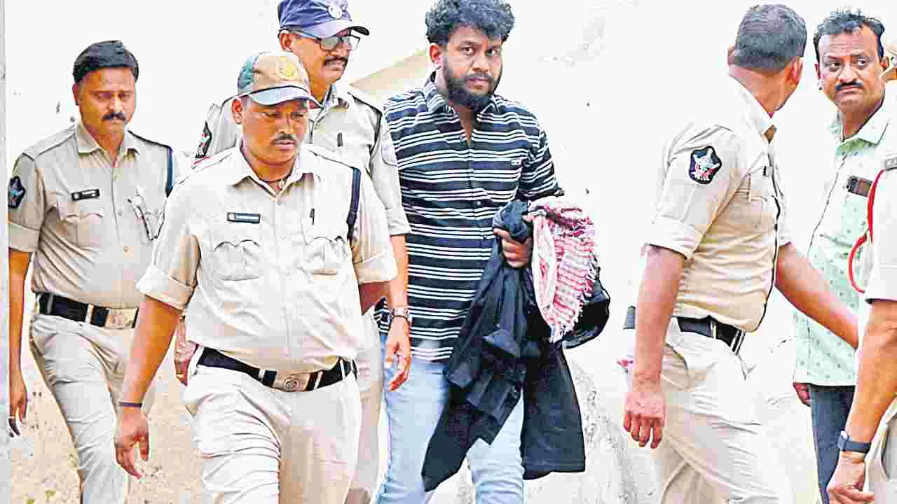 నిషిద్ధ భావాలకు ప్రశ్న రావణ్‌ బాసట