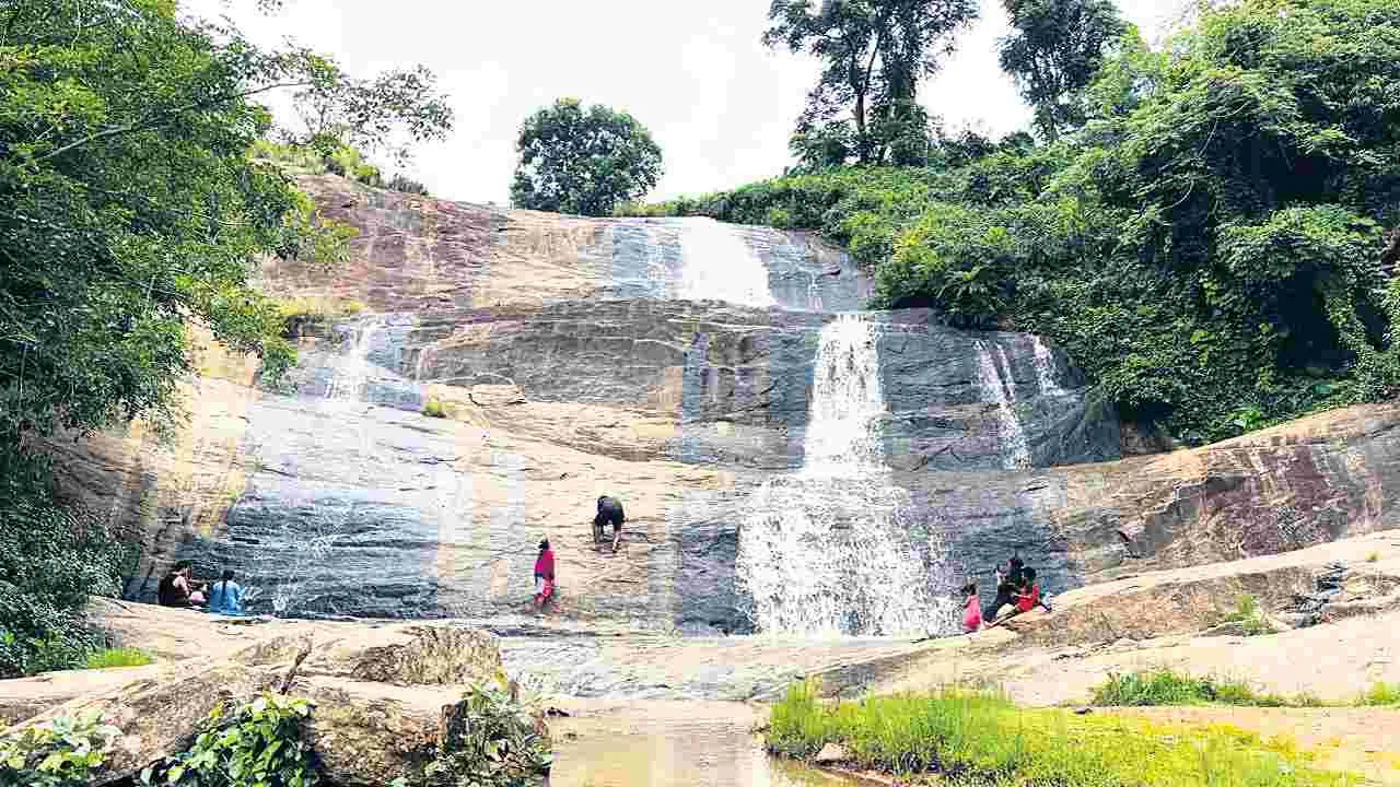 తాటిగుడ జలపాతంపై అంతులేని నిర్లక్ష్యం!