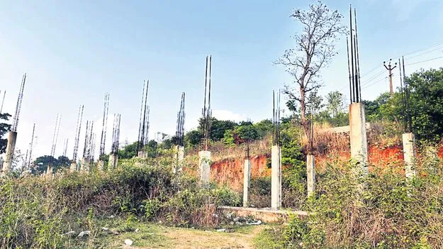 హాస్టల్‌ ఉంది.. కనిపించదు..