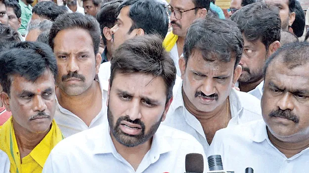 దుర్గారెడ్డి కుటుంబాన్ని ఆదుకుంటాం 