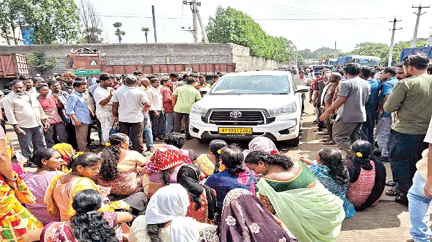 ‘మహామాయ’ కార్మికుల ధర్నా