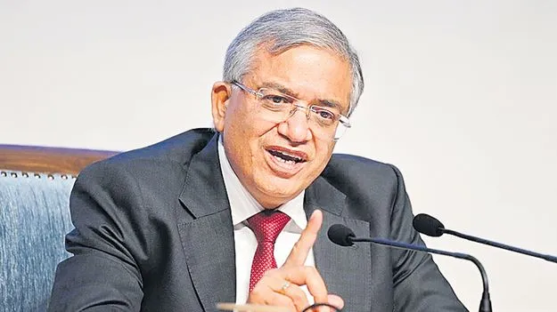 ప్రభుత్వ చెప్పుచేతల్లో సీఈసీ!