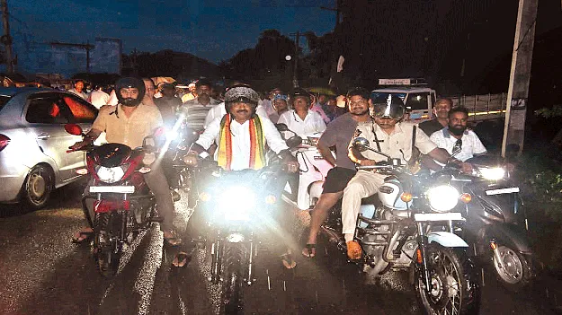  హెల్మెట్‌తో ప్రాణాలకు రక్షణ