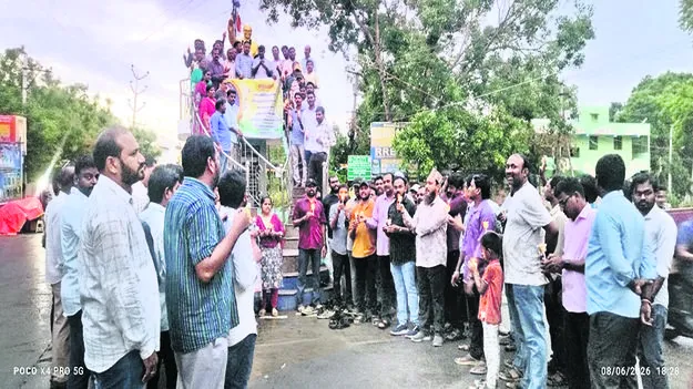 వీఆర్వో ఆత్మహత్యపై నిరసన
