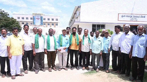 అన్ని గుజ్జు పరిశ్రమల్లో తోతాపురికి ఒకే ధర ఉండాలి 