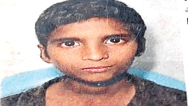         రైలు నుంచి జారి పడి యువకుడు మృతి