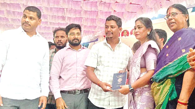 YCP scared the farmersరైతులను భయపెట్టిన వైసీపీ