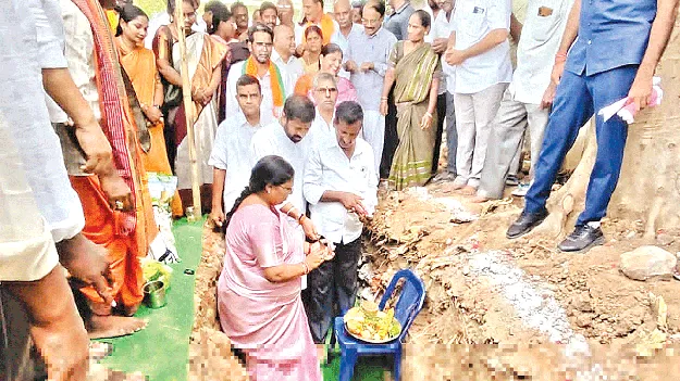 పోటీ పరీక్షల్లో యువత ప్రతిభచూపాలి