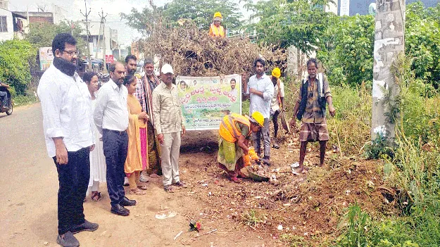  చెత్తను వేరుచేసి ఇవ్వాలి: డీఎల్‌పీవో