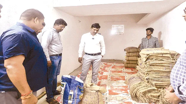 ఎంఎల్‌ఎస్‌ పాయింట్‌ ఇన్‌చార్జికి మెమో