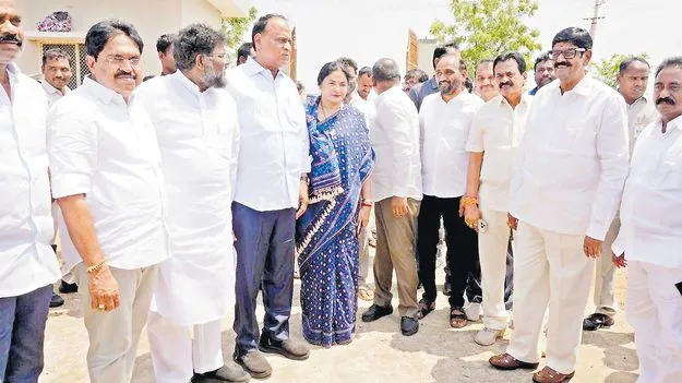 మహానాడుకు స్థలాల పరిశీలన