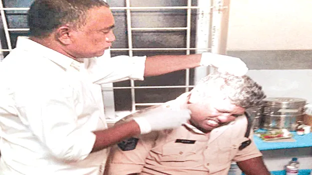 ద్విచక్ర వాహనాన్ని ఢీకొన్న కారు