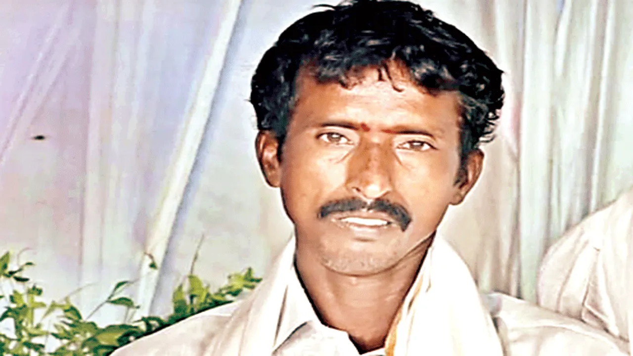 వ్యాన్‌ను ఢీకొన్న బైక్‌: వ్యక్తి మృతి