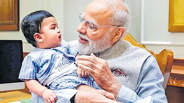 ప్రభుత్వాధినేతగా 8,931 రోజులు