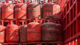 గ్యాస్‌ బుకింగ్‌కు 35 రోజులనేది అవాస్తవం కేంద్రం