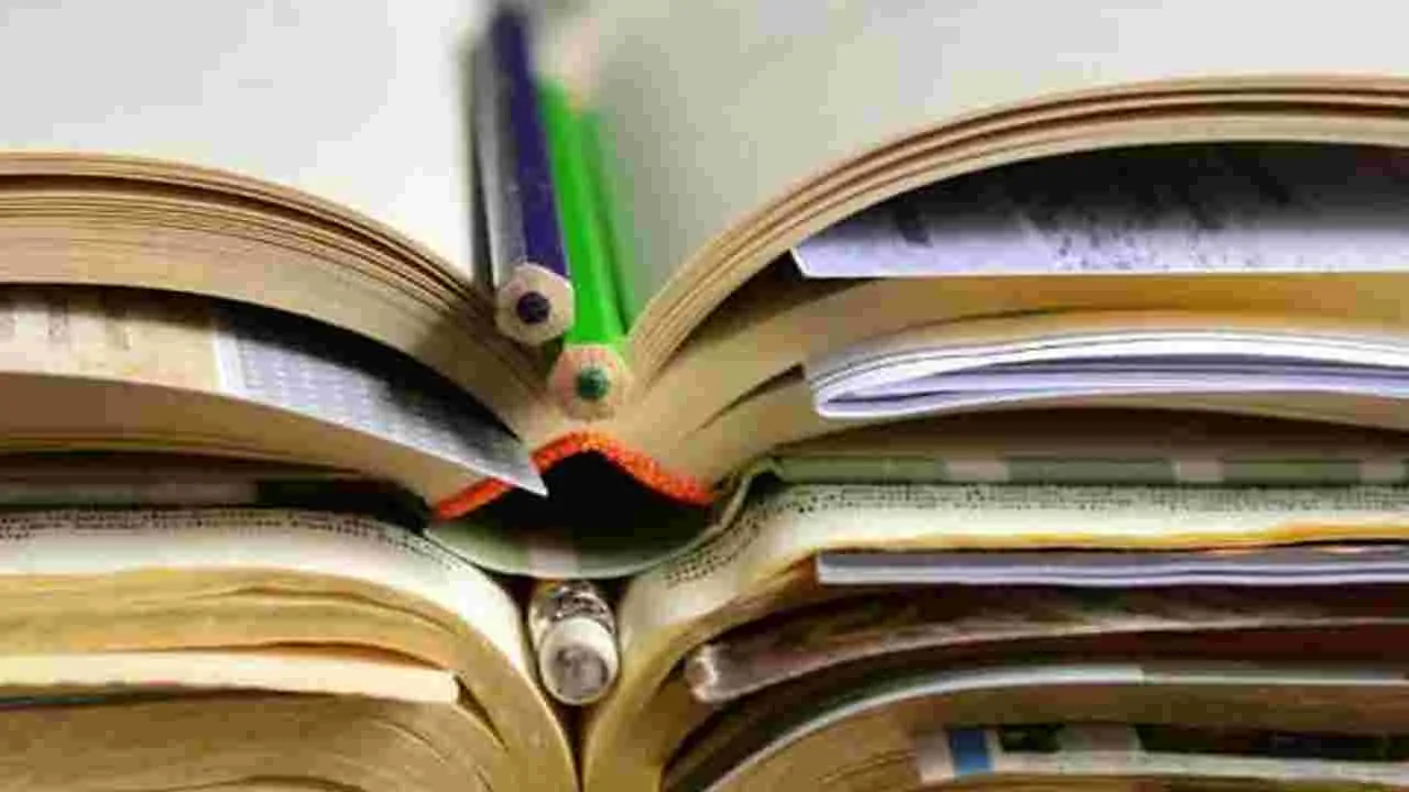 ప్రైవేట్‌ స్కూళ్ల పుస్తకాల ధరలను ఇష్టారాజ్యంగా పెంచొద్దు ఎన్‌హెచ్‌ఆర్‌సీ