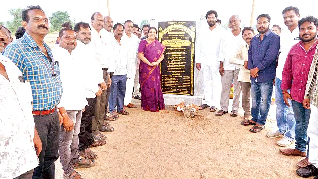పట్టణాల్లో సదుపాయాల కల్పనకు ప్రాధాన్యం