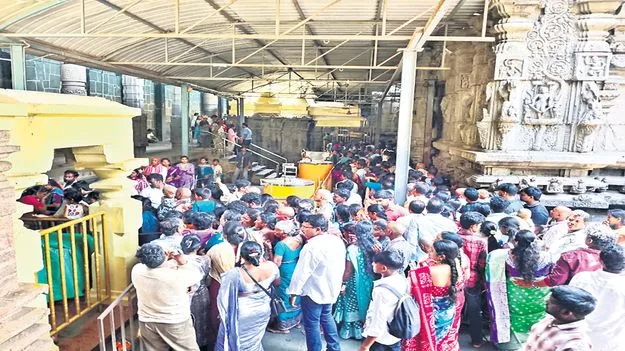 భక్తజనసంద్రమైన సింహగిరి