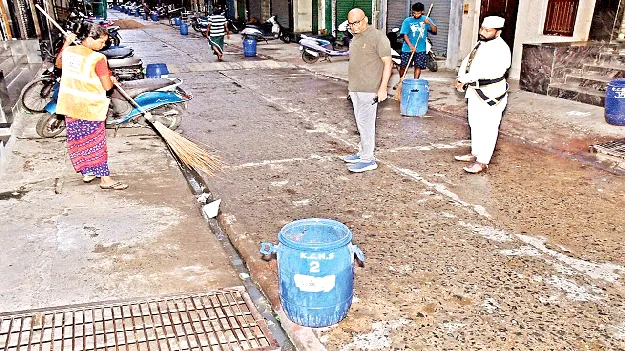 ఆక్రమణల నుంచి వైదొలగండి లేకుంటే తీసేస్తాం