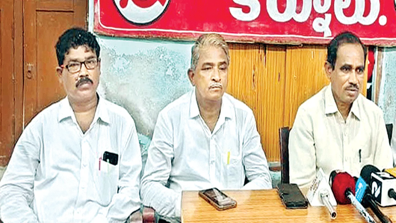 ప్రభుత్వ స్థలాలు పార్టీలకు కేటాయిస్తారా?