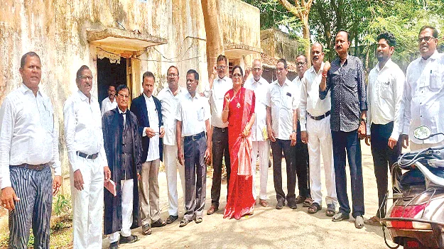  న్యాయవాదులపై దాడులు అమానుషం