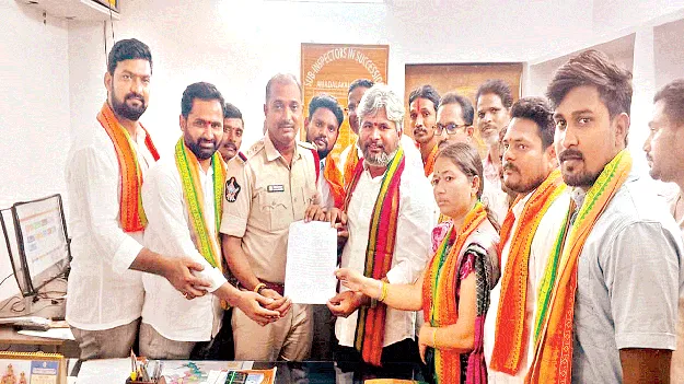 రావణ్‌పై పోలీసులకు ఫిర్యాదు 
