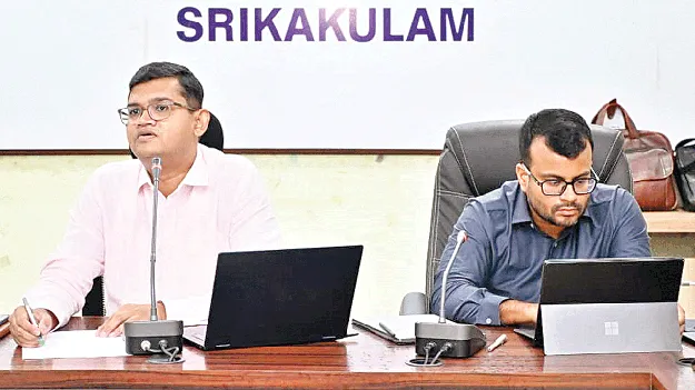భూసర్వే పనులపై ప్రత్యేక శ్రద్ధ