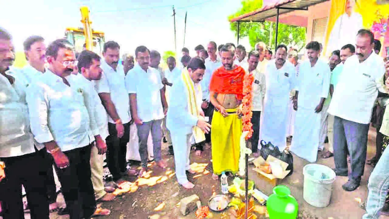 MLA: రోడ్డు రవాణా వ్యవస్థను పటిష్ట పరుస్తున్నాం
