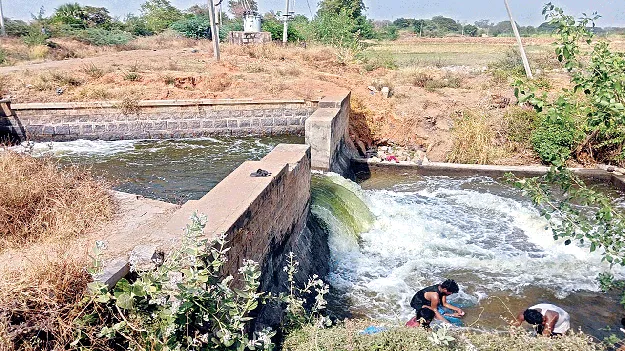 గోనెగండ్లకు చేరిన ఎల్లెల్సీ నీరు 