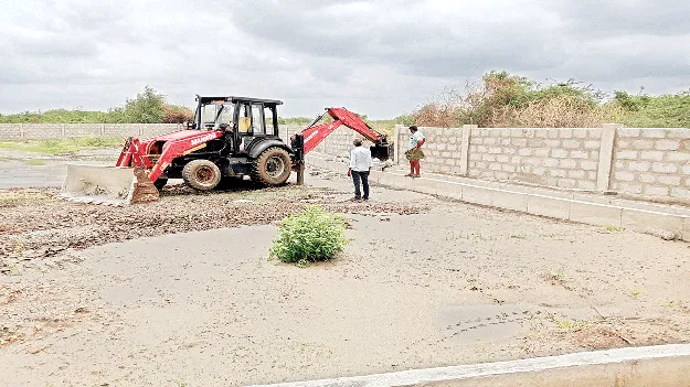 ఆక్రమణలపై బుల్డోజర్‌