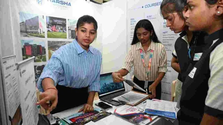 అనంతపురంలో ఏబీఎన్ ఆంధ్రజ్యోతి ఆధ్వర్యంలో విద్యా జ్యోతి కార్యక్రమం 