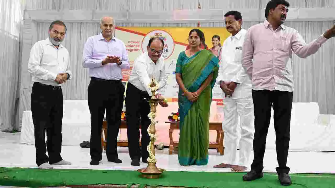 అనంతపురంలో ఏబీఎన్ ఆంధ్రజ్యోతి ఆధ్వర్యంలో విద్యా జ్యోతి కార్యక్రమం 