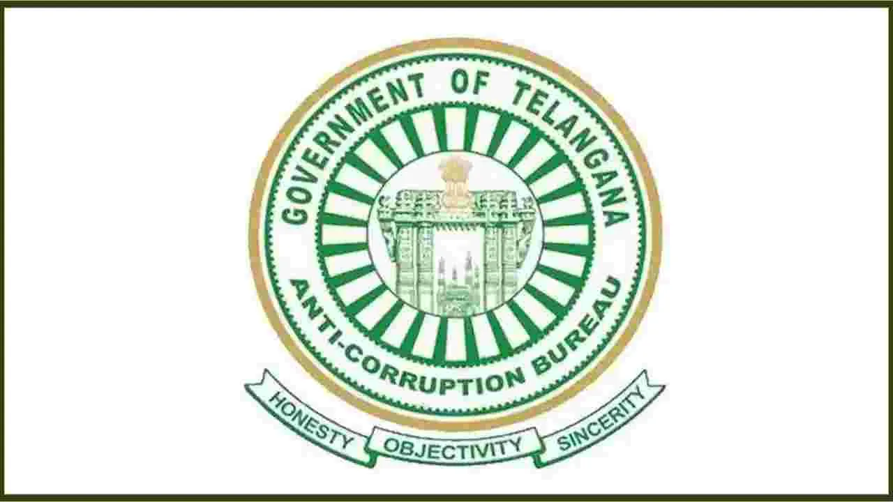 హైదరాబాద్ నగరంలోని పలు ఆర్టీవో కార్యాలయాల్లో ఏసీబీ సోదాలు