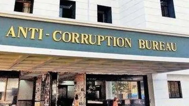 ఏసీబీ వలలో వీఆర్వో.. లంచం తీసుకుంటూ రెడ్ హ్యాండెడ్‌గా పట్టివేత