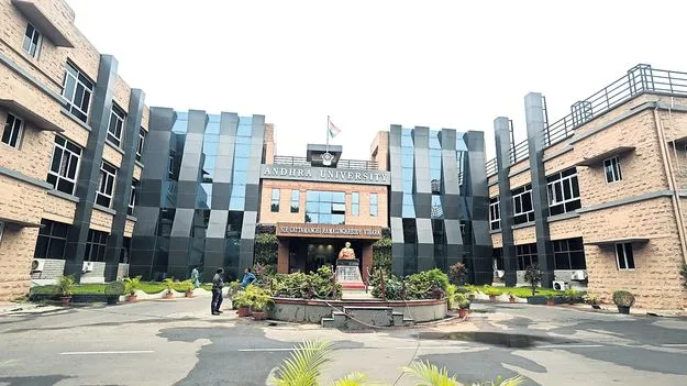 శత వసంతాల ఆంధ్ర విశ్వవిద్యాలయం